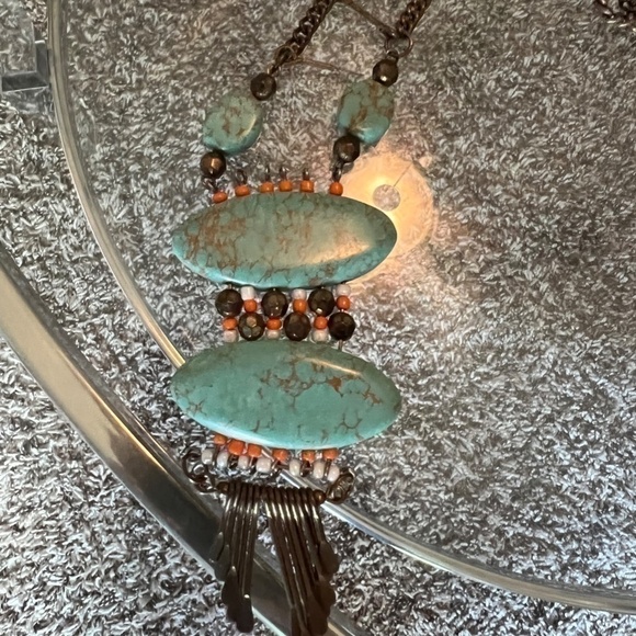 SALE💚 any 3 for $18 💚
 Pendant Long Chain Statement Necklace - Picture 2 of 2